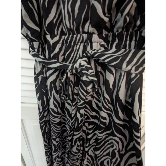 Emma & Michele Jumpsuit Womens M Zebra Print Halter Flared Sleeveless Tie Back - Picture 10 of 13
